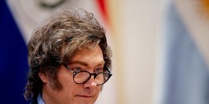 Índice de Confianza en el Gobierno: Descubre por qué cayó un 3,7% en abril y qué significa para el futuro político