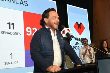 Gustavo Sáenz celebra histórica victoria electoral: 11 de 12 senadores y 20 de 30 diputados logrados, llama a la unidad del frente político