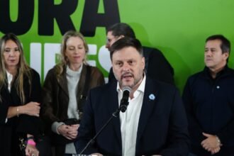 Leandro Santoro: La Estrategia Fallida de Desperonizar su Campaña y su Nueva Derrota en la Ciudad