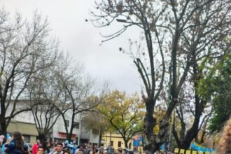 Procesión Vibrante en el Barrio: Celebrando a Nuestra Señora de Luján con Fe y Tradición