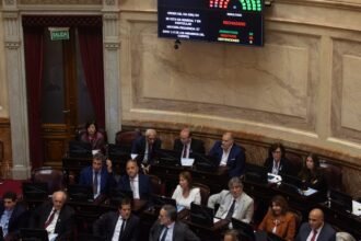 Tensión Política en CABA: La Libertad Avanza y PRO Enfrentan Acusaciones de Sabotaje a Ficha Limpia a Siete Días de las Elecciones