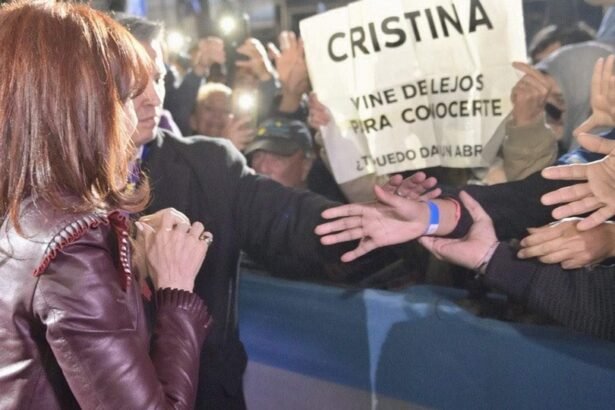 Cristina Kirchner Genera Gran Expectativa con Su Discurso en la Sede del PJ: Dirigentes y Militantes Se Unen al Encuentro