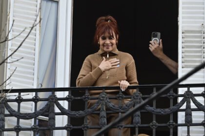 Cristina Kirchner se Enfrenta a la Justicia: Marcha Masiva del Kirchnerismo para Apoyar a la Expresidenta el Miércoles