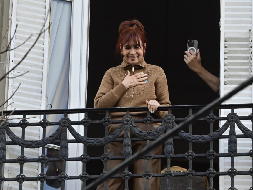 Cristina Kirchner se Enfrenta a la Justicia: Marcha Masiva del Kirchnerismo para Apoyar a la Expresidenta el Miércoles