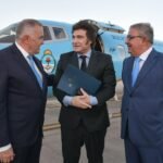 Gobernadores Peronistas se Unen al Plan para Atraer Dólares Guardados a Pesar de la Caída en Recursos Públicos