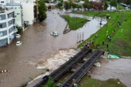 Gobierno de Javier Milei Veta Ley de Emergencia por Inundaciones en Bahía Blanca: Impacto y Reacciones