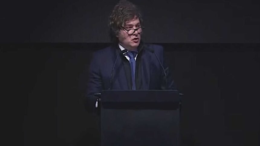 Javier Milei Desata Controversia en el Congreso Libertario de La Plata con Insultos a Kicillof