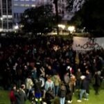 Militantes Kirchneristas Responden a la Condena de CFK: Instalación de Carpas Frente a Tribunales para Protestar