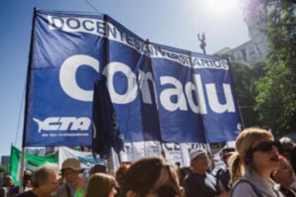 Universidades de Argentina en Movimiento: ¡Exigen Mejores Salarios para el Futuro Académico!