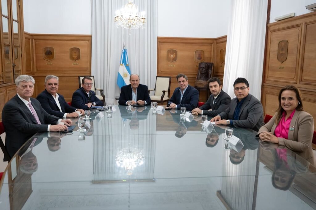 Gobierno busca diálogo con gobernadores en reunión informal para desescalar tensiones políticas