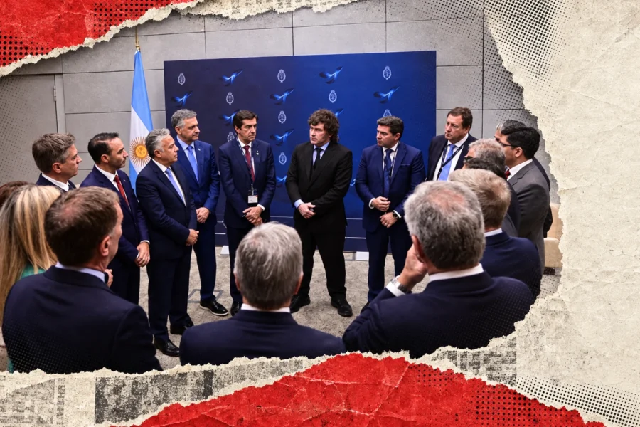 Collage de una foto oficial del encuentro de Javier Milei con gobernadores en París, enmarcada por papel rasgado rojo y marfil.